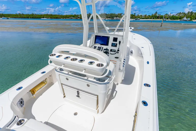  Yacht Photos Pics 2022 SeaVee 270Z boat with sleek console, calm waters, and clear blue sky.