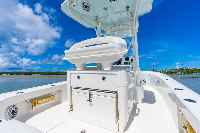  Yacht Photos Pics 2022 SeaVee 270Z boat interior with seating and storage, under a clear blue sky.