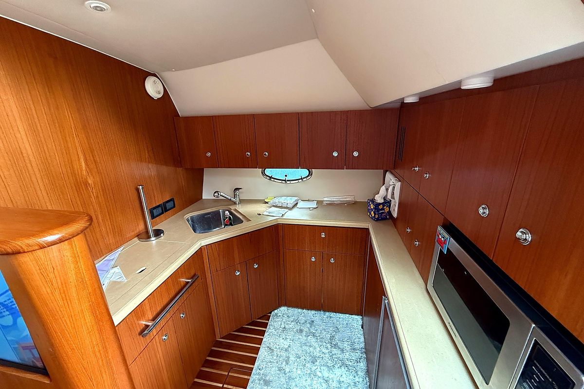 2004 Tiara Yachts 42 