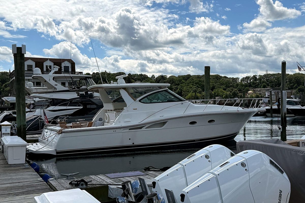 2004 Tiara Yachts 42 