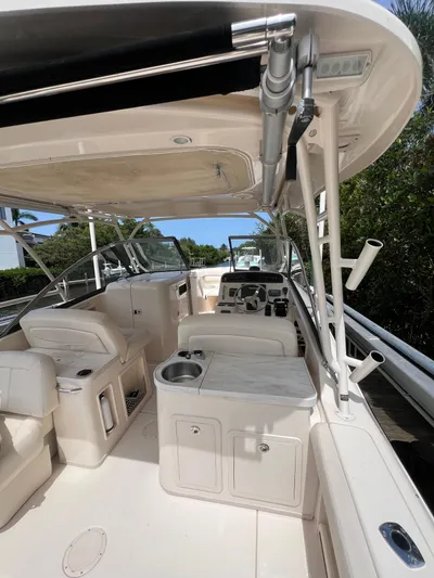  Yacht Photos Pics 2015 Grady-White Freedom 307 boat interior with seating and helm station.
