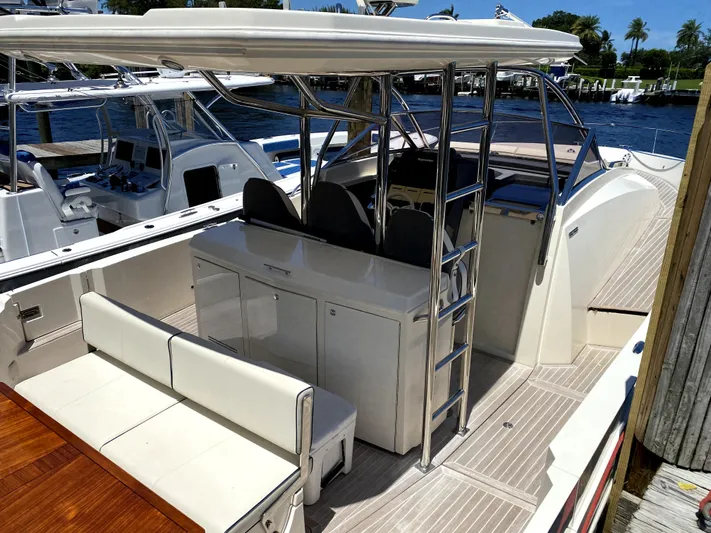  Yacht Photos Pics 2014 Azimut Atlantis Verve Outboard yacht with sleek design and spacious seating.