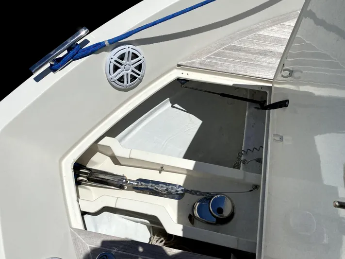  Yacht Photos Pics Azimut Atlantis Verve Outboard 2014 boat deck with storage compartment and blue rope.