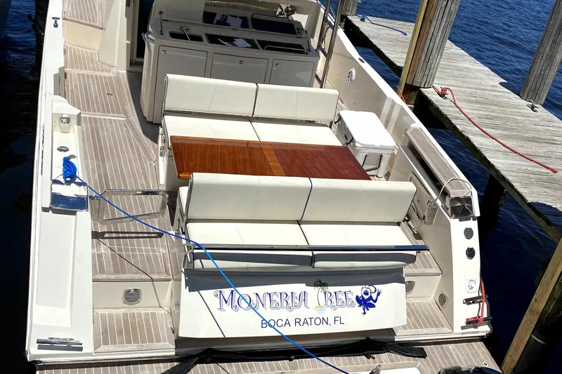  Yacht Photos Pics Azimut Atlantis Verve Outboard 2014 docked, featuring spacious seating and elegant design.