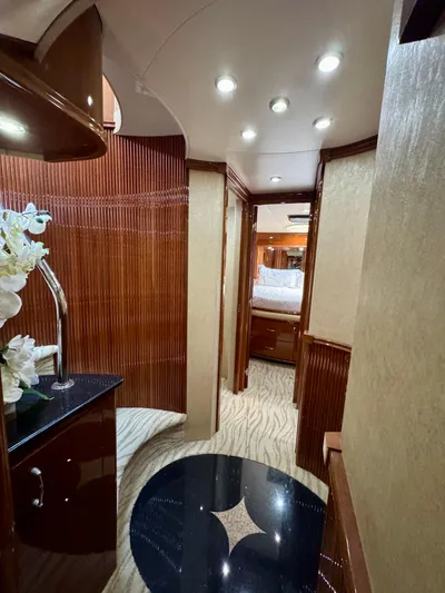 No Name Yacht Photos Pics Marquis 59 - Stateroom Entry