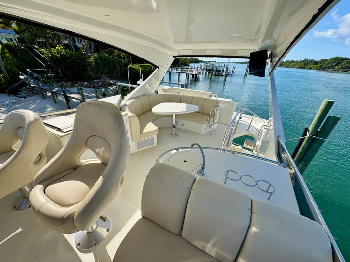 No Name Yacht Photos Pics Marquis 59 - Flybridge, Helm Seating