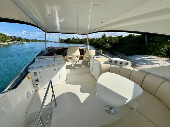 No Name Yacht Photos Pics Marquis 59 - Flybridge, Dinette and Seating