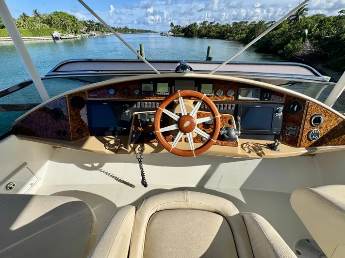 No Name Yacht Photos Pics Marquis 59 - Flybridge, Helm Electronics