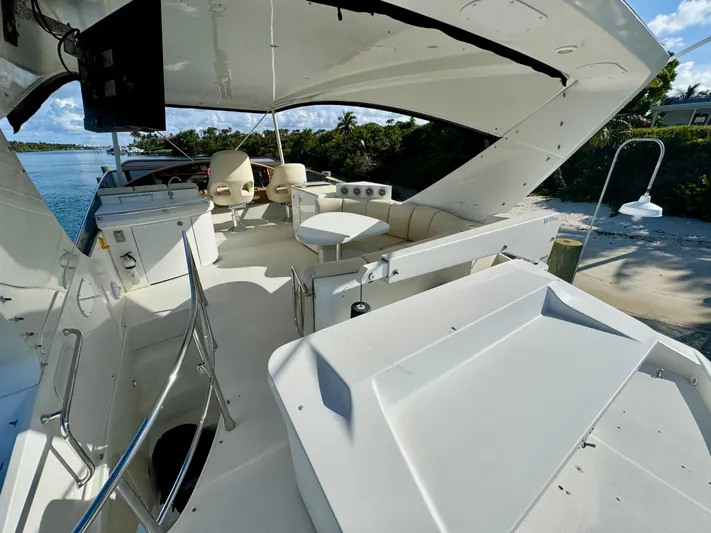 No Name Yacht Photos Pics Marquis 59 - Flybridge, Deck Equipment