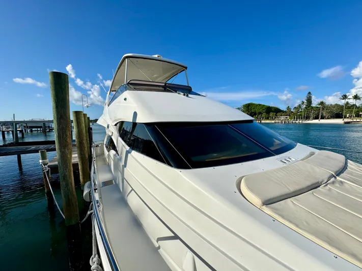 No Name Yacht Photos Pics Marquis 59 - Bow with Sun Pad