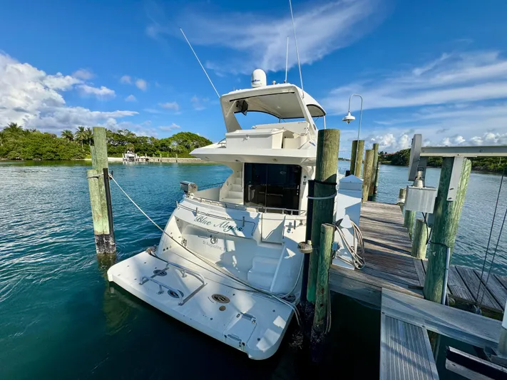 No Name Yacht Photos Pics Marquis 59 - Transom