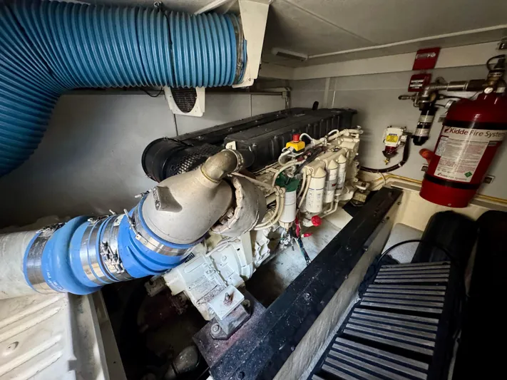 No Name Yacht Photos Pics Marquis 59 - Engine Room