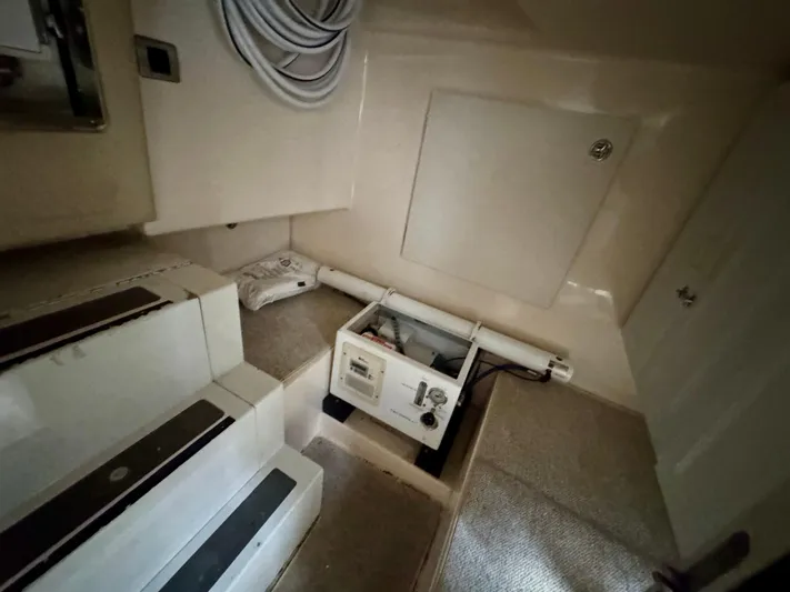 No Name Yacht Photos Pics Marquis 59 - Engine Room