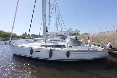 2010 Beneteau Oceanis 37