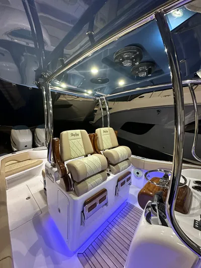 Endeavour Yacht Photos Pics 