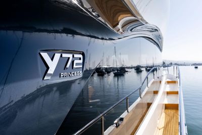 Yacht