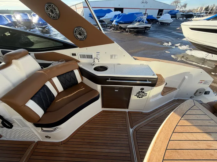  Yacht Photos Pics Interior of a 2019 Sea Ray 320 Sundancer with elegant seating area.