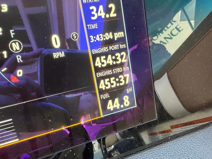  Yacht Photos Pics Dashboard of 2019 Sea Ray 320 Sundancer showing engine hours.