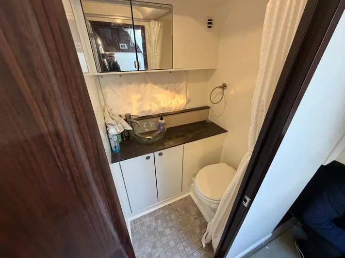  Yacht Photos Pics Sea Ray 320 Sundancer 2019 bathroom with sink and toilet.