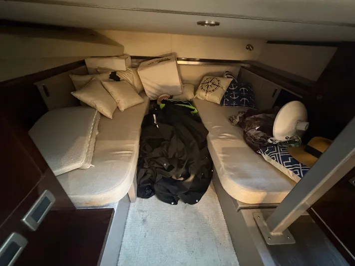  Yacht Photos Pics Interior of 2019 Sea Ray 320 Sundancer with cozy cushions.