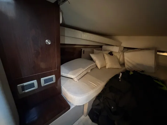  Yacht Photos Pics Interior of 2019 Sea Ray 320 Sundancer with cozy bed.