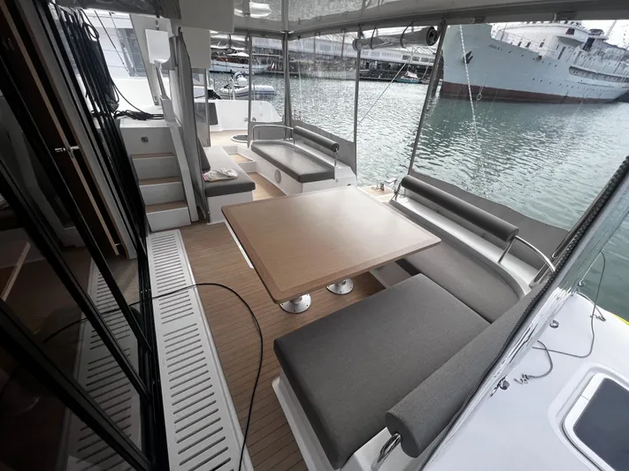  Yacht Photos Pics cockpit