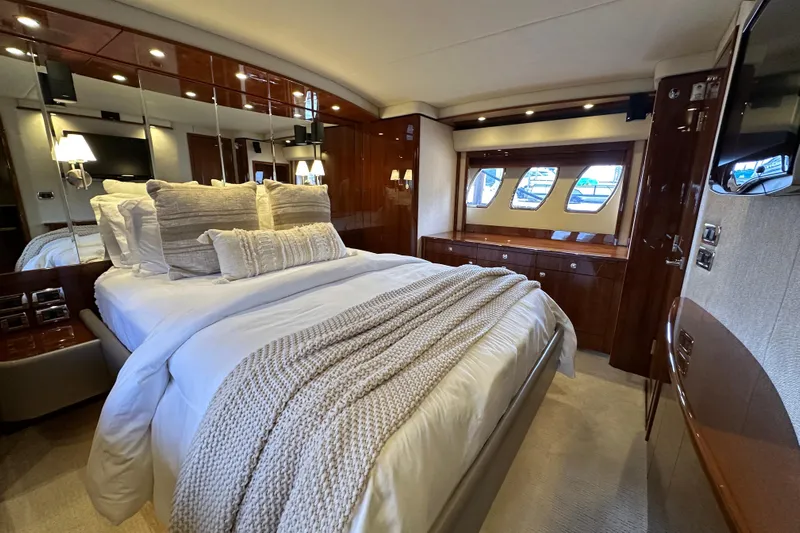 Knot Rite Yacht Photos Pics Luxurious bedroom interior of 2009 Sea Ray 60 Sundancer yacht with elegant bedding and wood finishes.