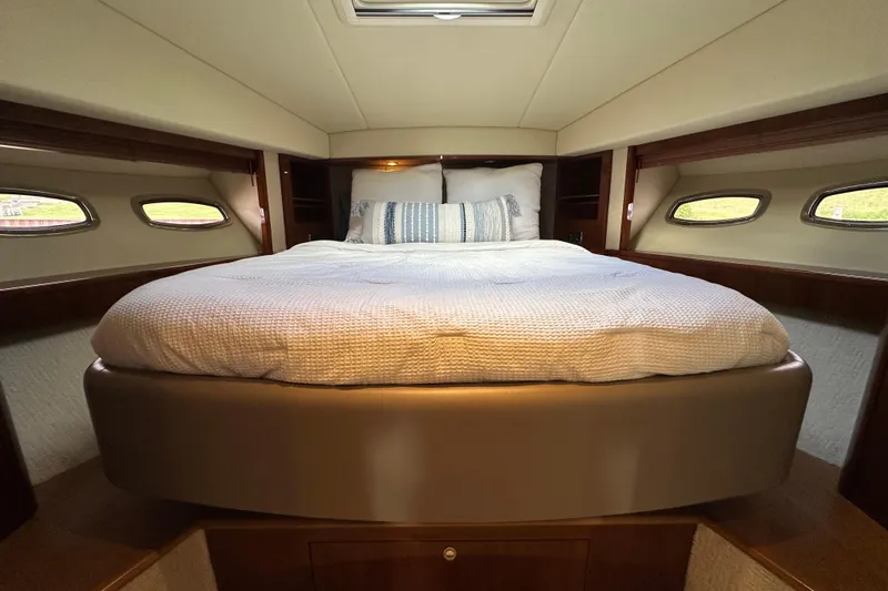 Knot Rite Yacht Photos Pics Luxurious bedroom interior of 2009 Sea Ray 60 Sundancer yacht with cozy bedding.