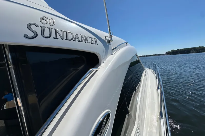 Knot Rite Yacht Photos Pics 2009 Sea Ray 60 Sundancer yacht cruising on a sunny day, side view.