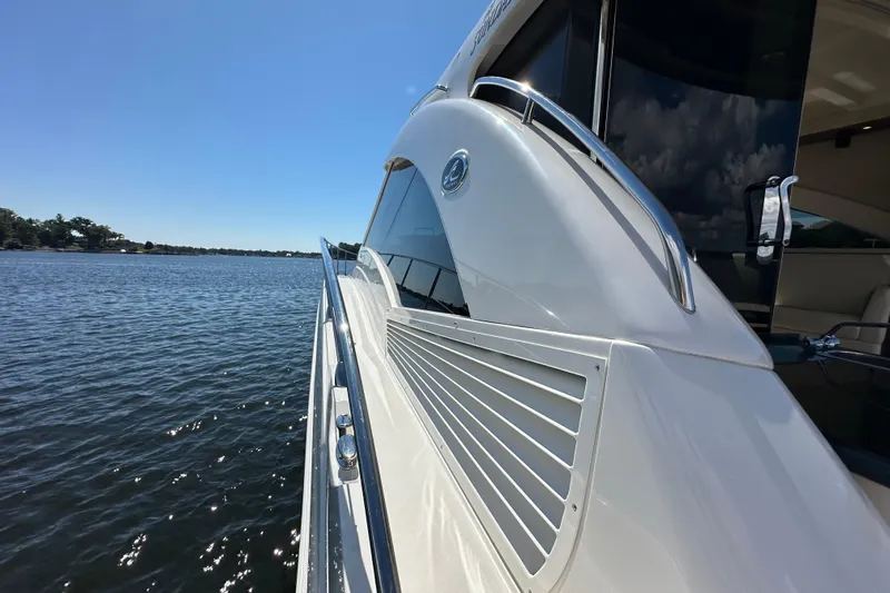 Knot Rite Yacht Photos Pics 2009 Sea Ray 60 Sundancer yacht on calm water under clear blue sky.