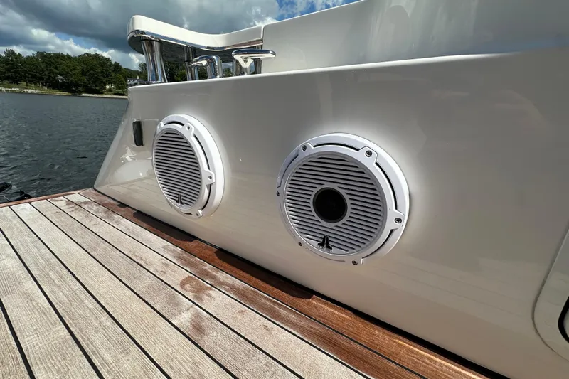 Knot Rite Yacht Photos Pics 2009 Sea Ray 60 Sundancer yacht with deck speakers, docked by a serene lake.