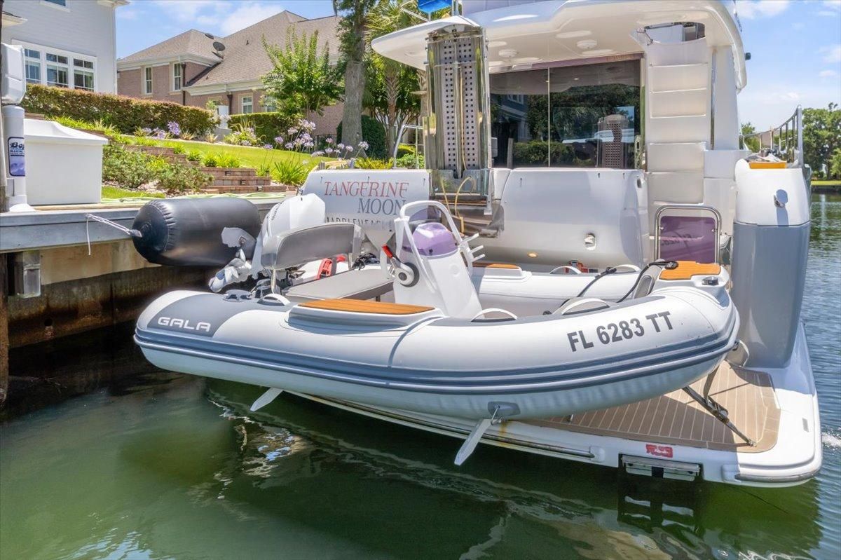 2014 Azimut 43 