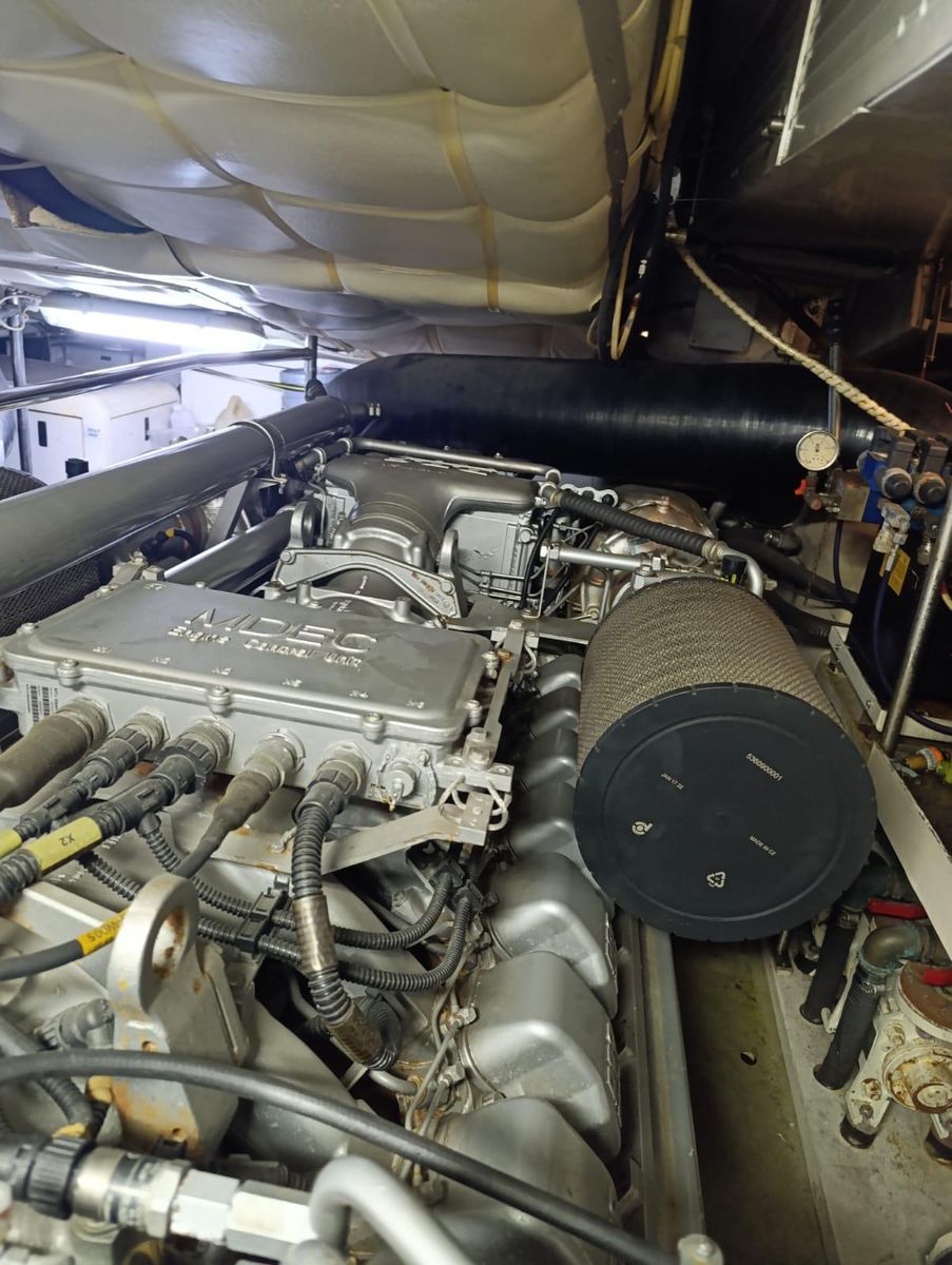 2005 Pershing 77 