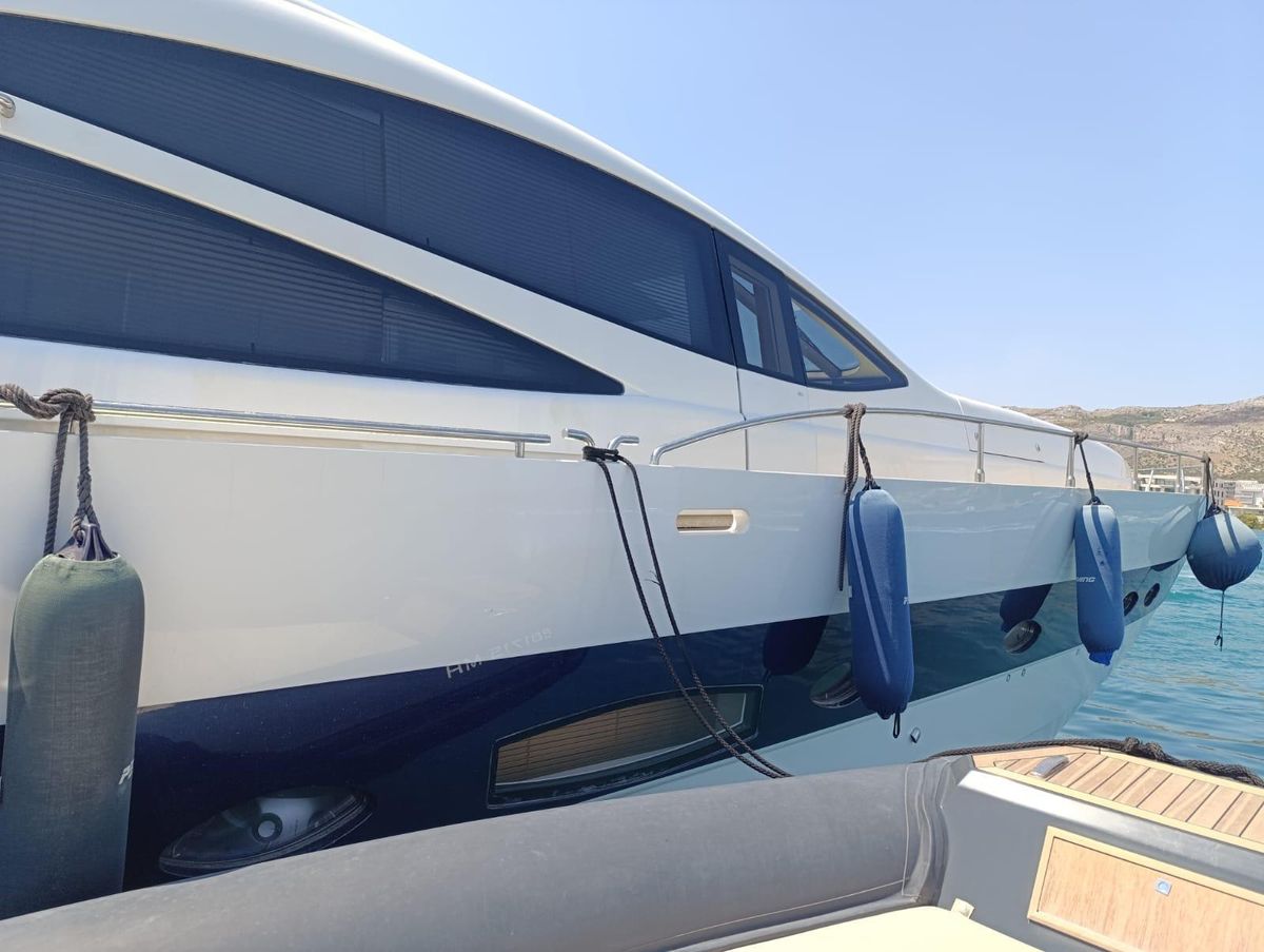 2005 Pershing 77 