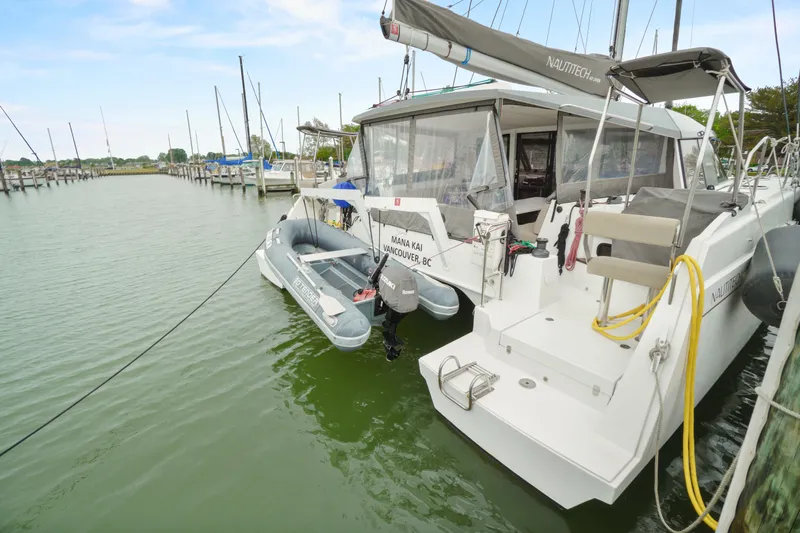 Mana-kai Yacht Photos Pics 