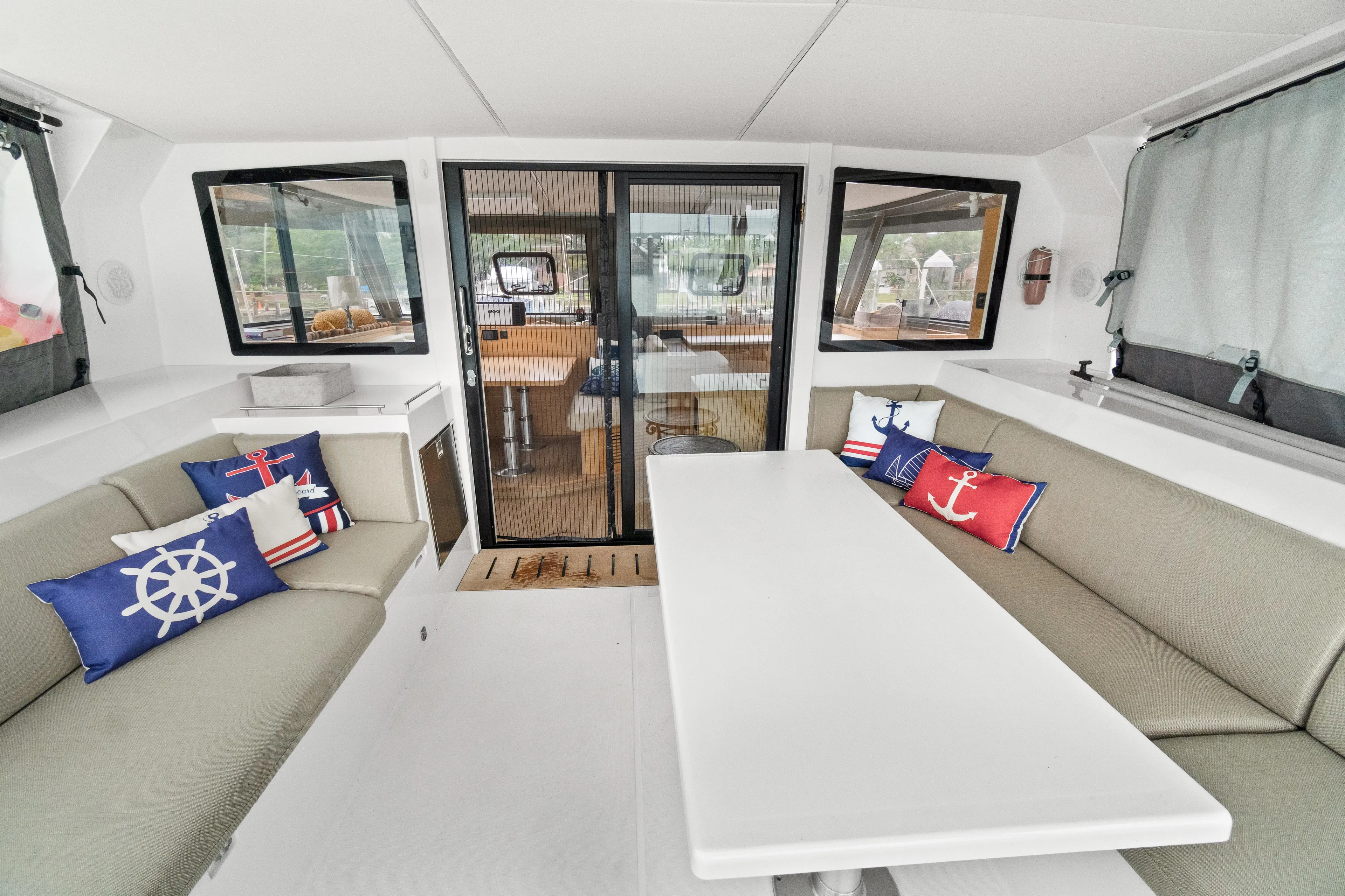 Mana-kai Yacht Photos Pics 