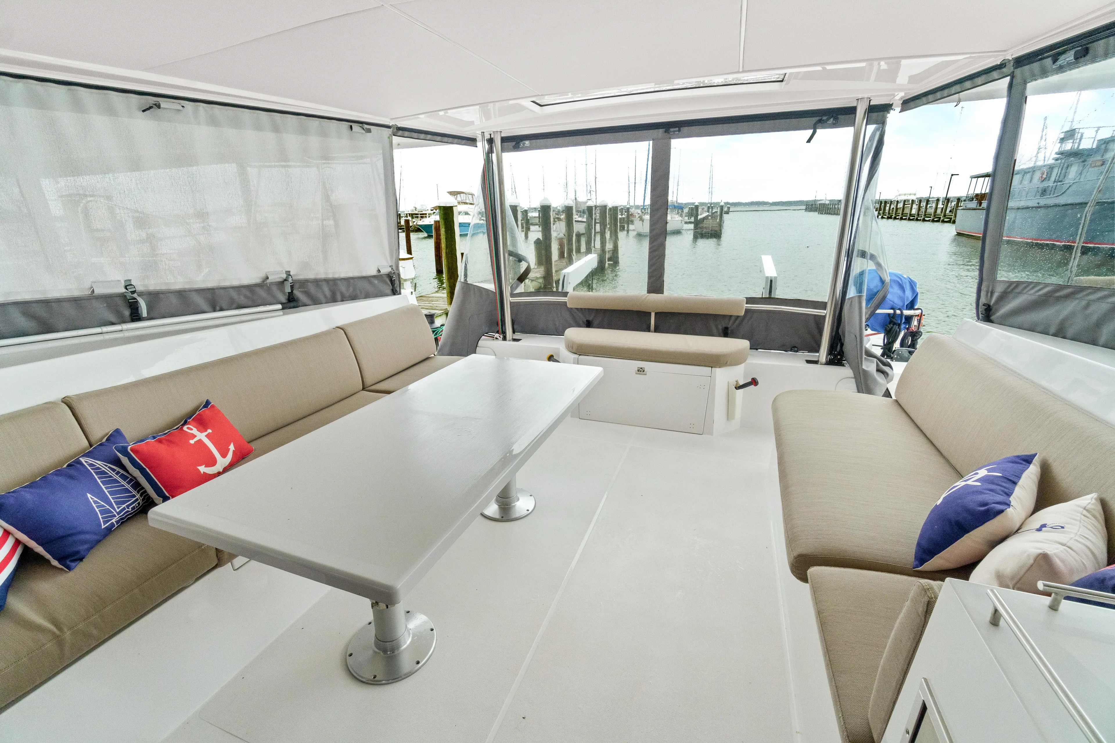 Mana-kai Yacht Photos Pics 