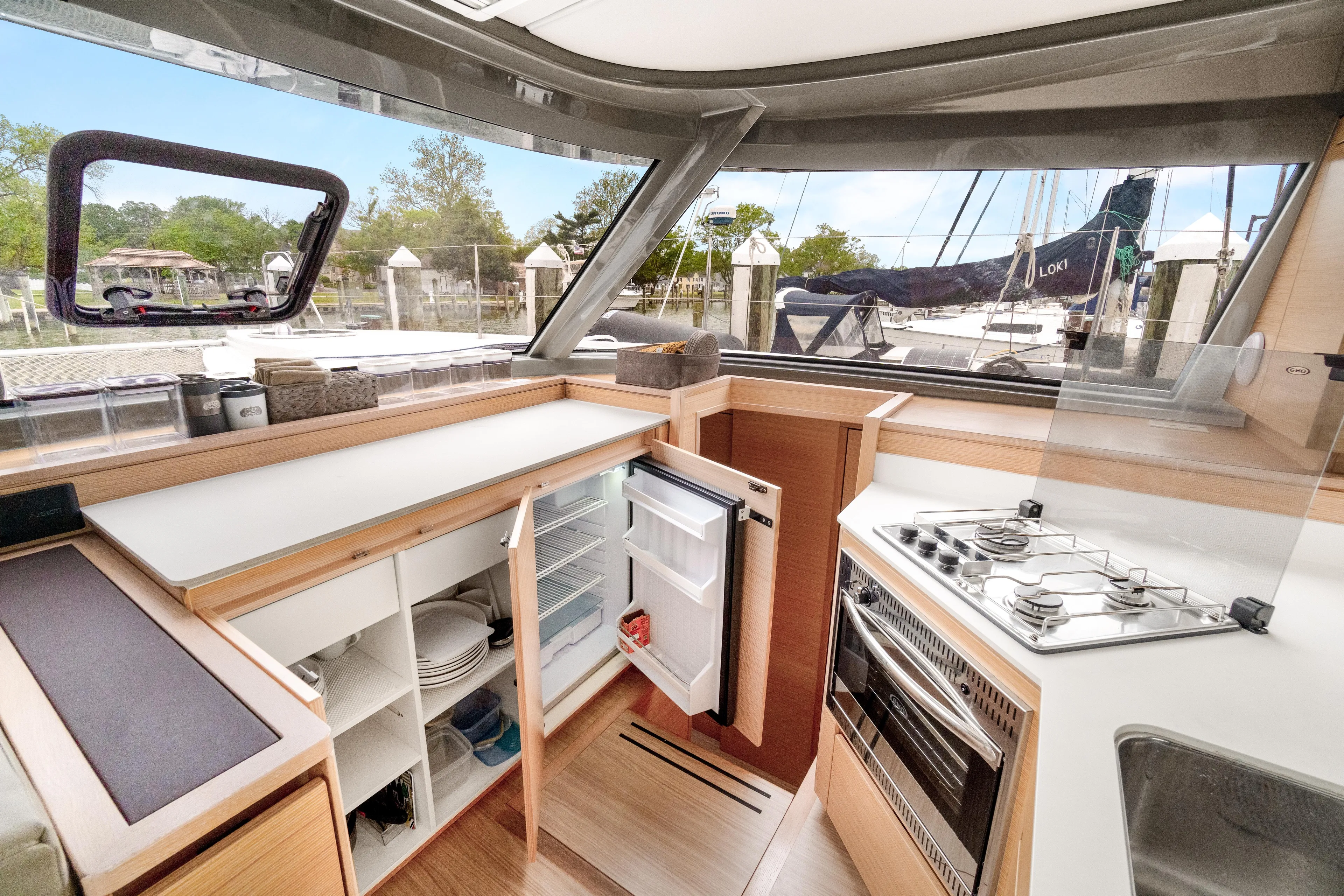 Mana-kai Yacht Photos Pics 