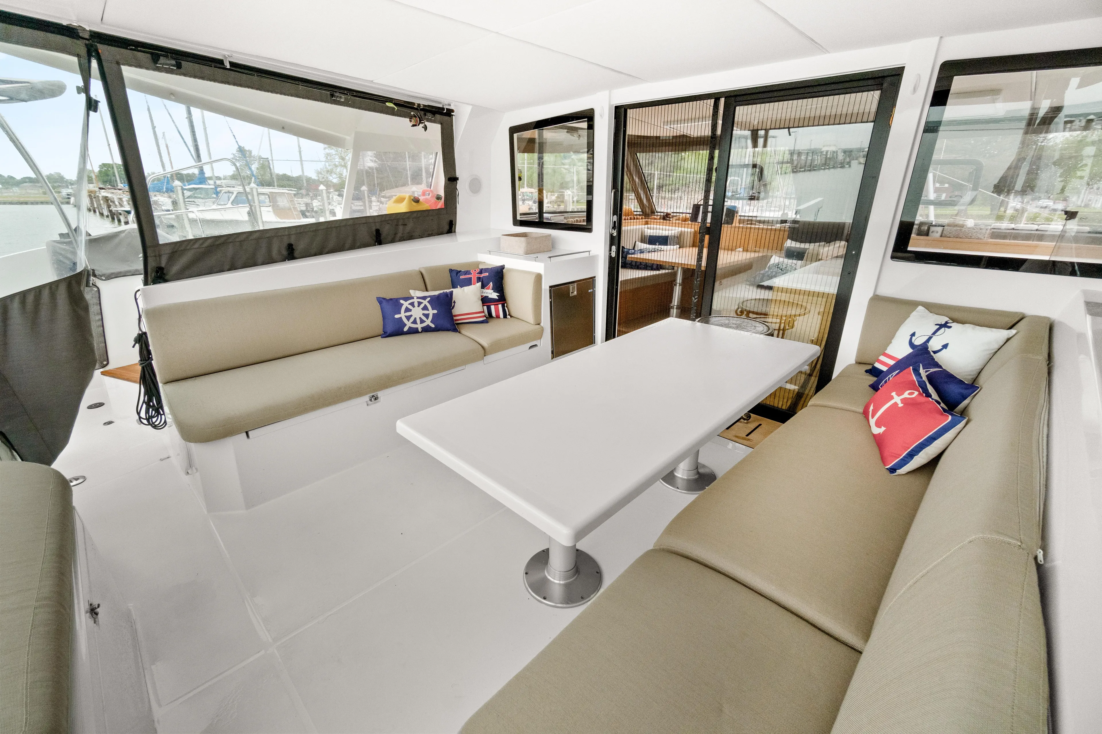 Mana-kai Yacht Photos Pics 