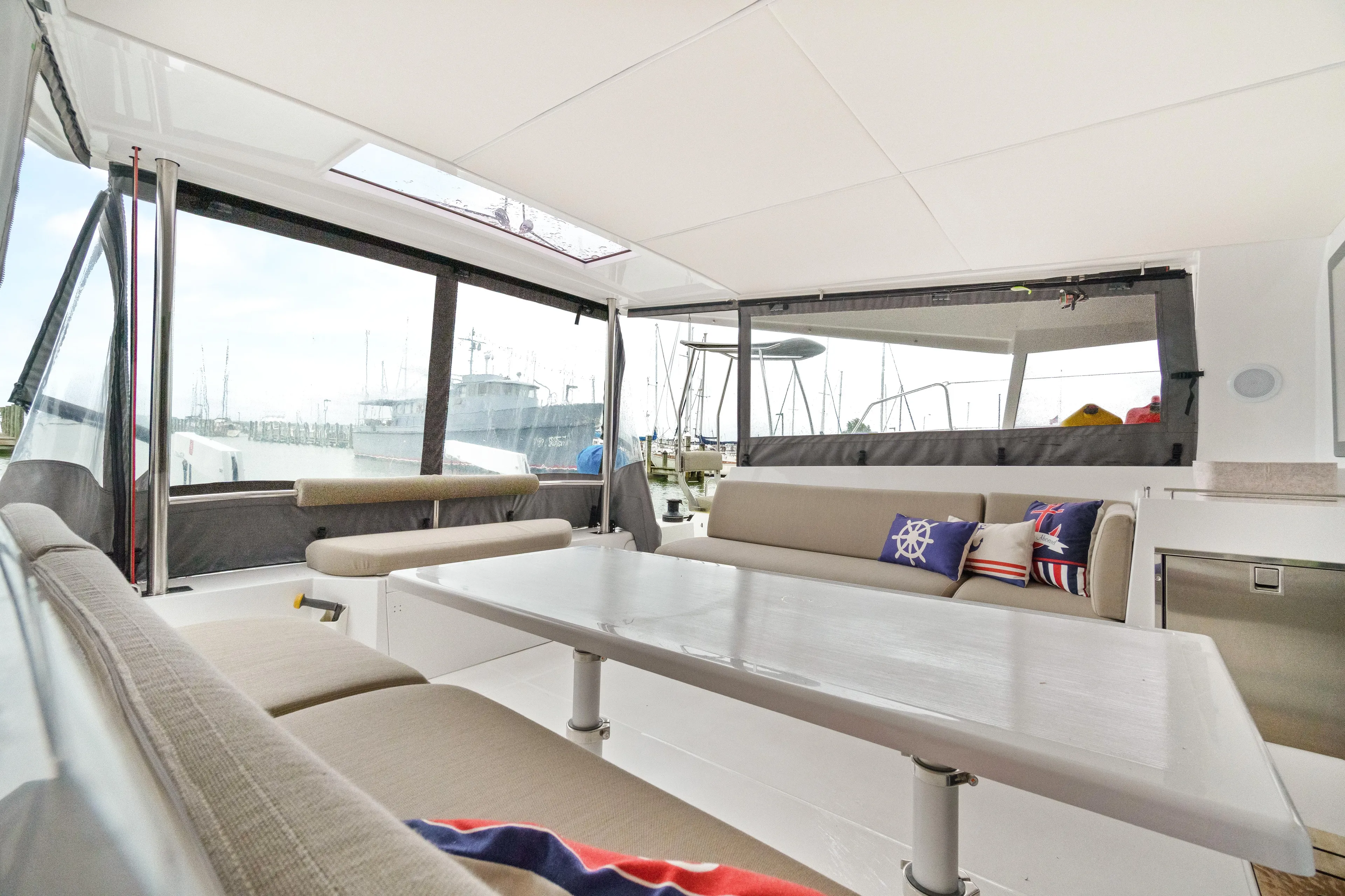 Mana-kai Yacht Photos Pics 