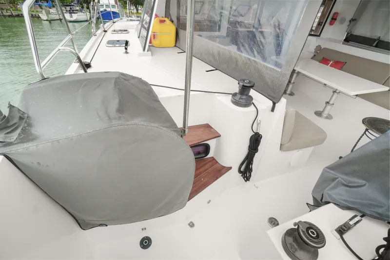 Mana-kai Yacht Photos Pics 