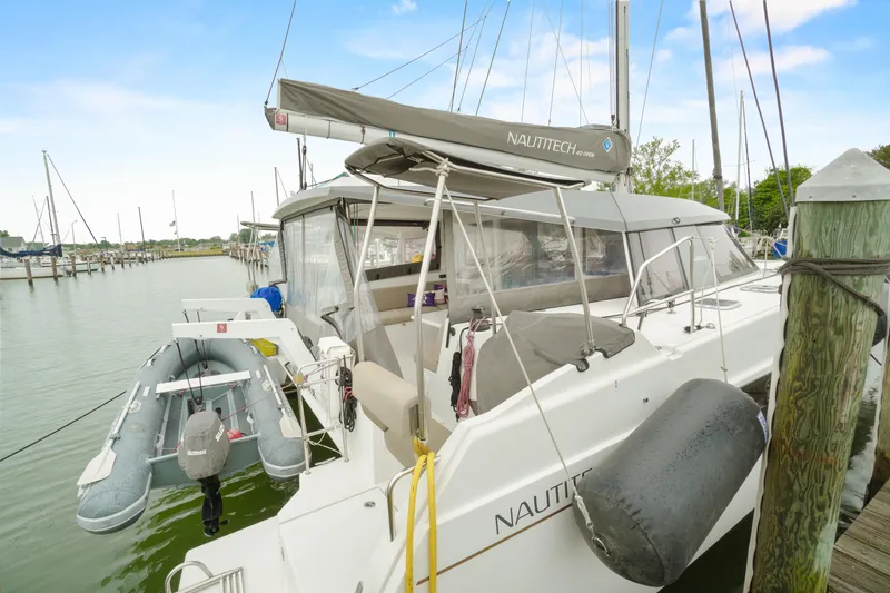 Mana-kai Yacht Photos Pics 