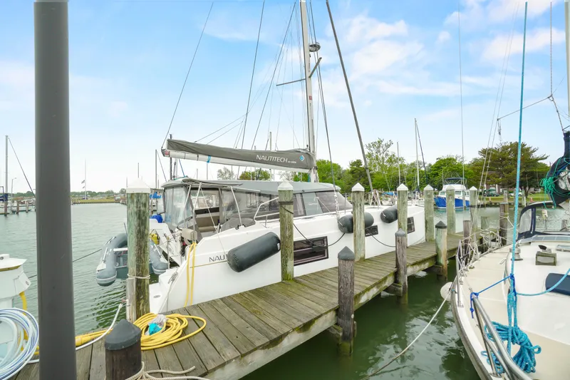 Mana-kai Yacht Photos Pics 