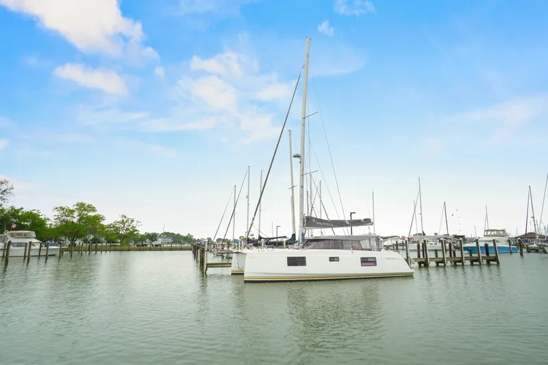 Mana-kai Yacht Photos Pics 