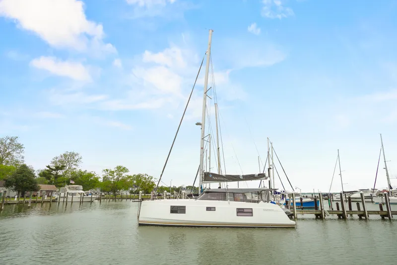 Mana-kai Yacht Photos Pics 