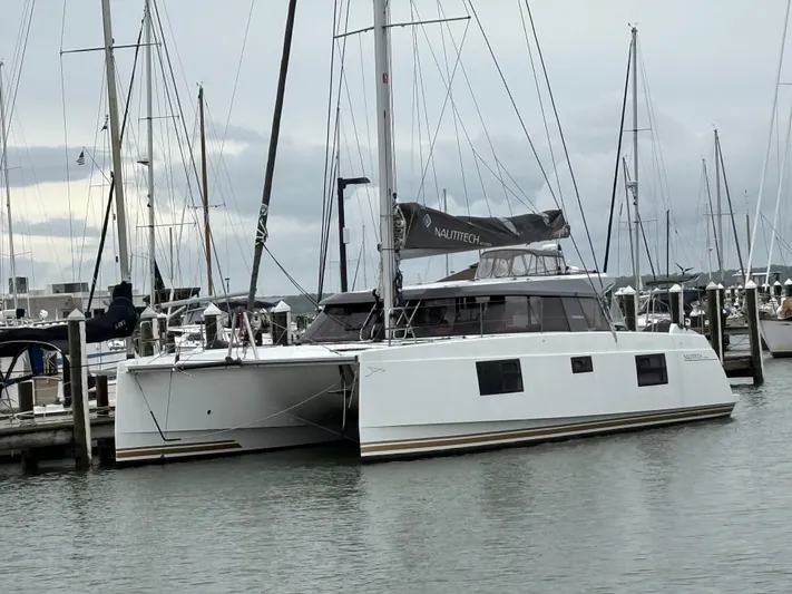 Mana-kai Yacht Photos Pics 