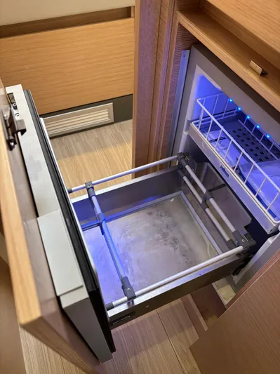 Mana-kai Yacht Photos Pics 