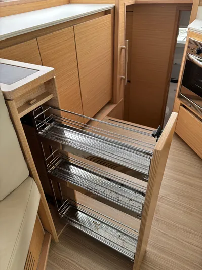 Mana-kai Yacht Photos Pics 