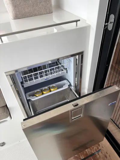 Mana-kai Yacht Photos Pics 