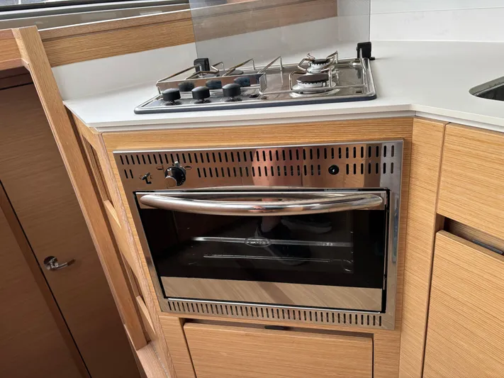 Mana-kai Yacht Photos Pics 